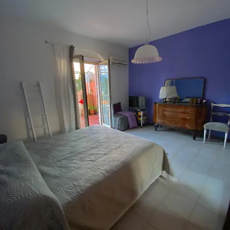 Laura Capo Peloro Villa
